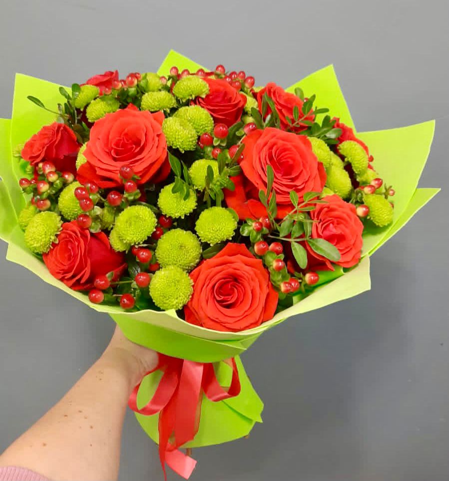 Букет цветов из: Хризантемы и Розы в Мулловке