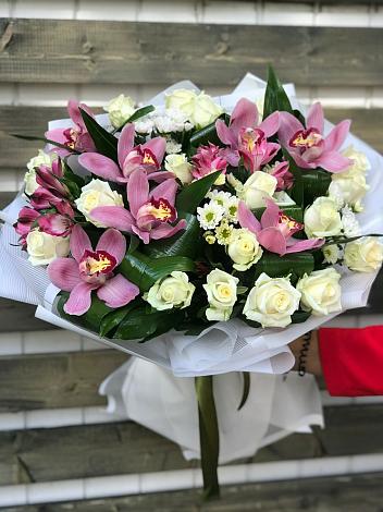 Букет цветов из: Розы и Хризантемы в Мулловке