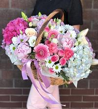 Композиция солнечный день в Мулловке Цветочная композиция из Розы, Хризантемы, Пионы и Лизиантусы в корзине в Мулловке