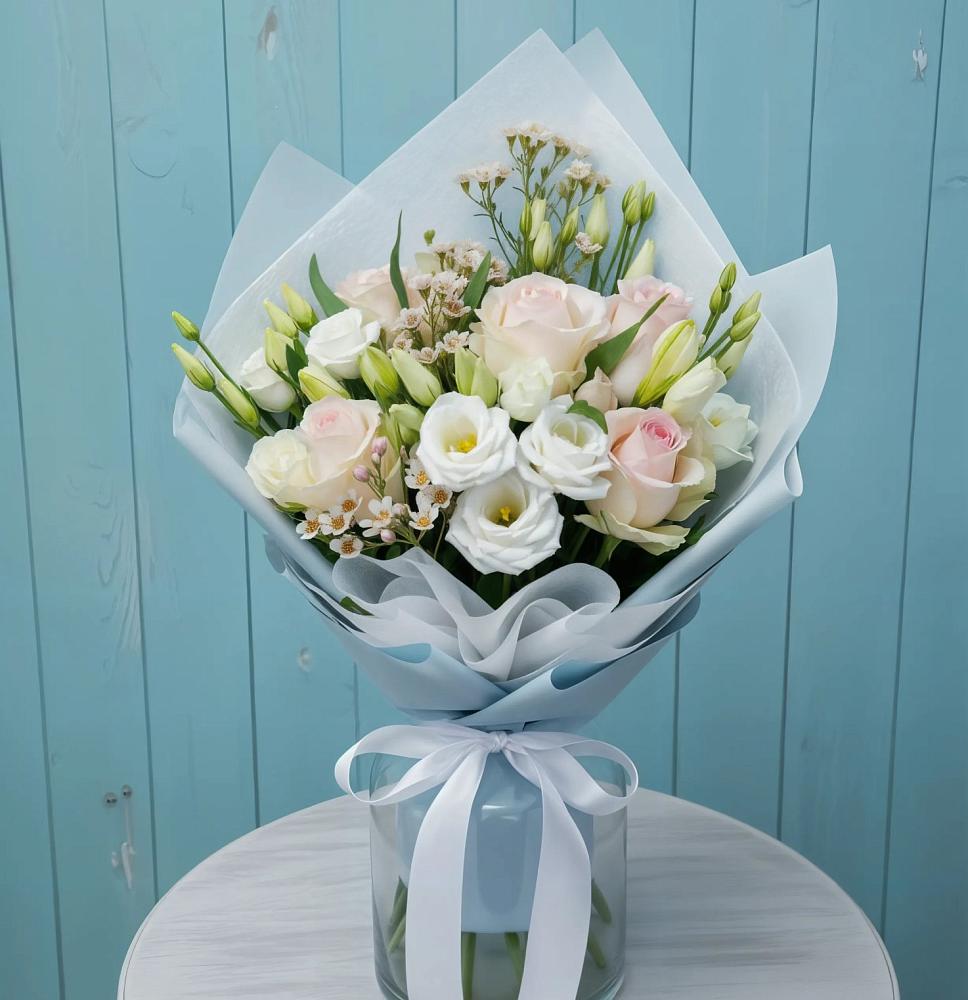 Букет цветов из: Розы и Лизиантусы в Мулловке