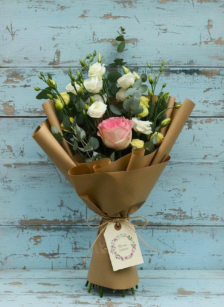 Букет цветов из: Розы и Лизиантусы в Мулловке