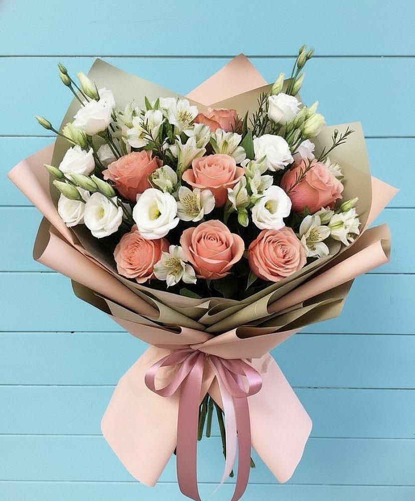 Букет цветов из: Розы, Альстромерии и Лизиантусы в Мулловке