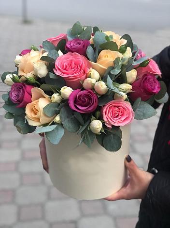 Цветочная композиция из Розы в шляпной коробке в Мулловке