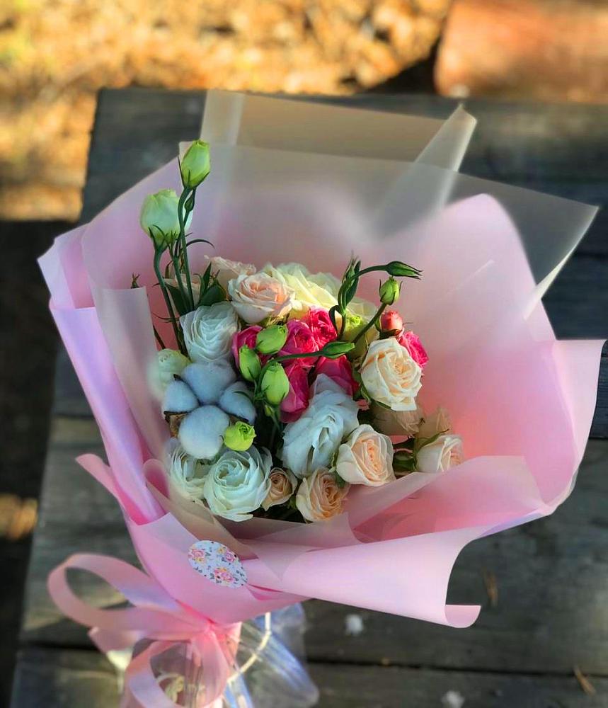 Букет цветов из: Розы и Лизиантусы в Мулловке