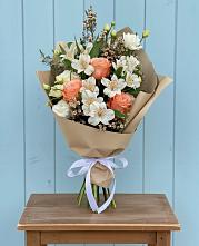 Букет цветов из:  Альстромерии, Лизиантусы, Розы и Хризантемы #REPLACE_PRED# Мулловке