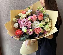 Букет цветов из:  Розы, Лизиантусы и Гвоздики #REPLACE_PRED# Мулловке