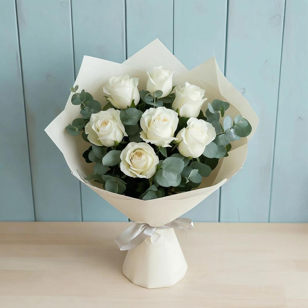 Букет Белые розы в Эвкалипте в Мулловке