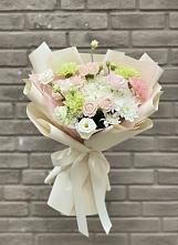 Букет цветов из:  Гвоздики, Розы, Лизиантусы и Хризантемы #REPLACE_PRED# Мулловке