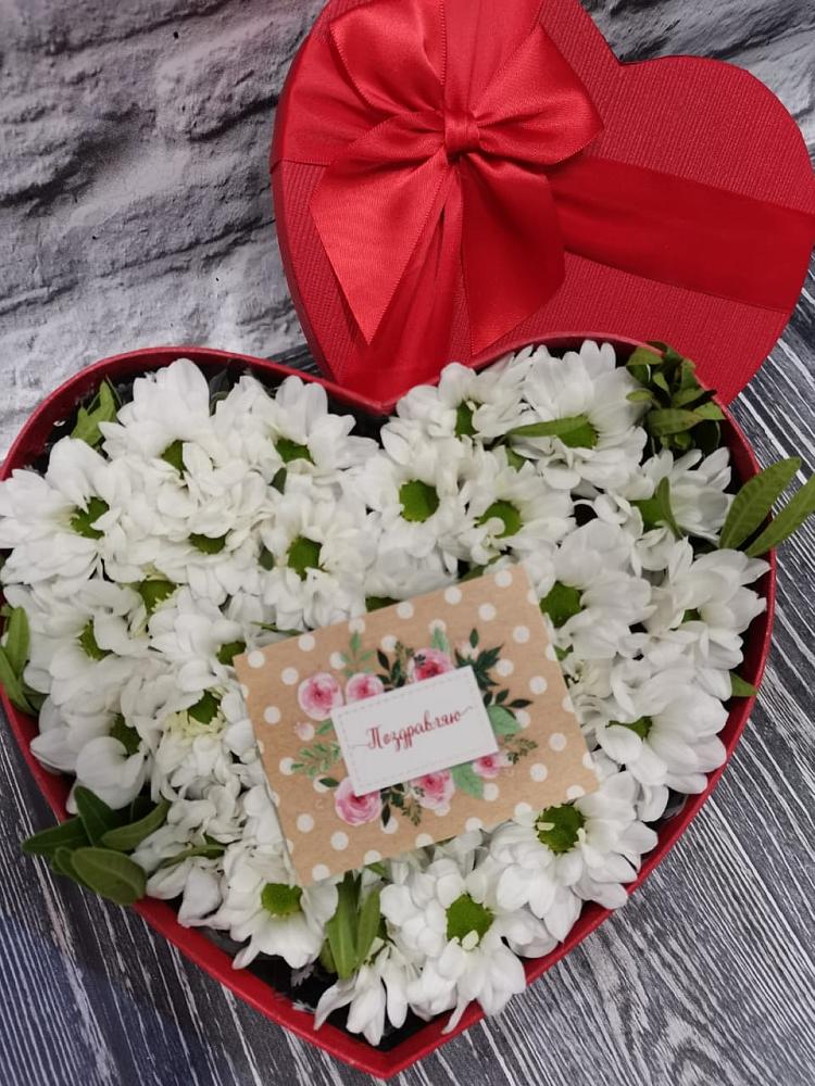 Цветочная композиция из Хризантемы в виде сердца в Мулловке