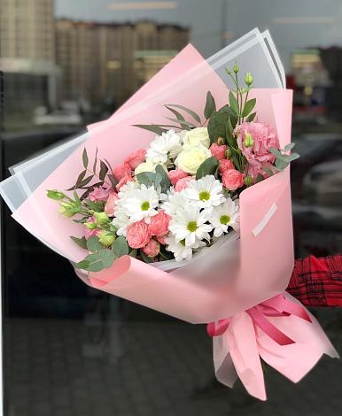Букет цветов из: Розы, Лизиантусы и Хризантемы в Мулловке