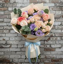 Букет цветов из:  Розы, Лизиантусы и Гвоздики в Мулловке