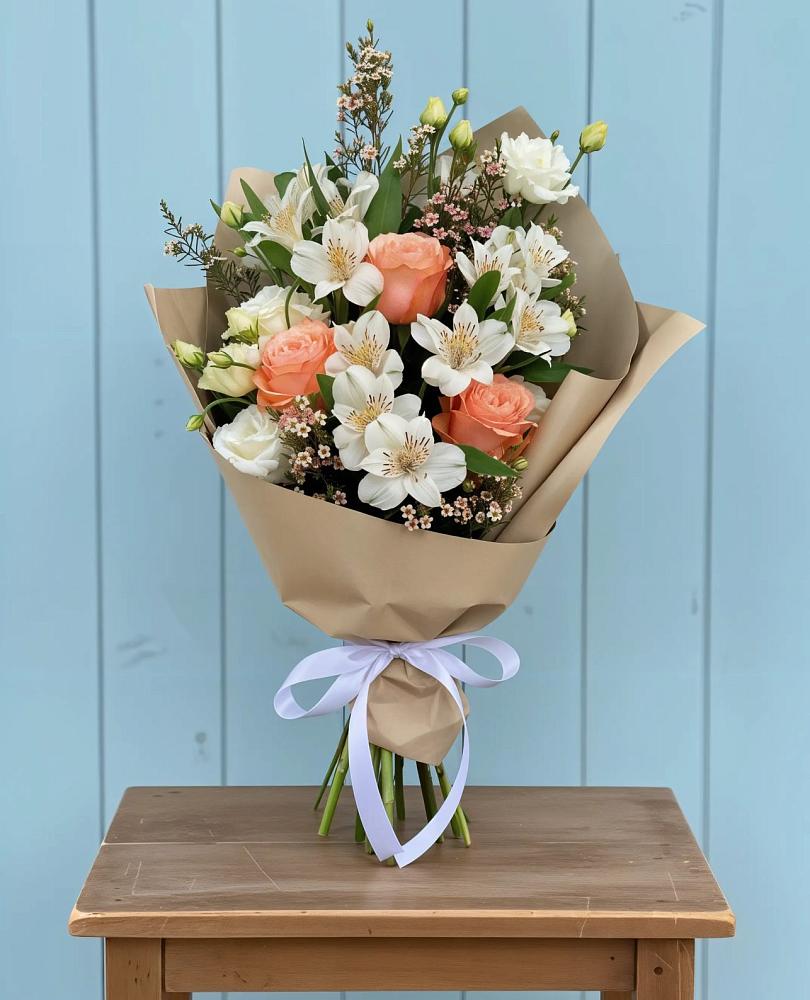 Букет цветов из: Альстромерии, Лизиантусы, Розы и Хризантемы в Мулловке